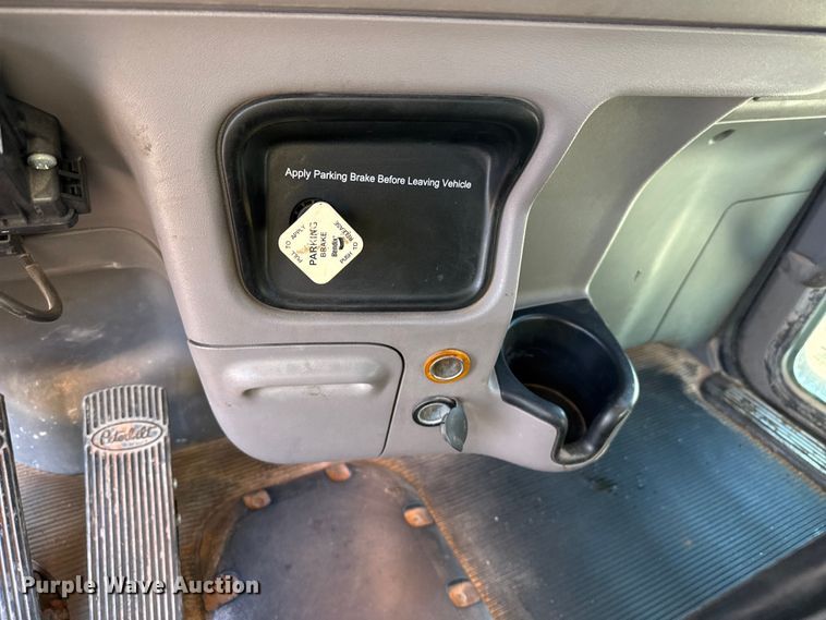 image for item DH1930 2011 Peterbilt 365 crane truck