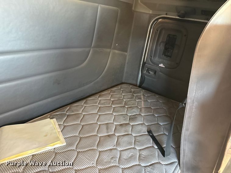 image for item DH1930 2011 Peterbilt 365 crane truck