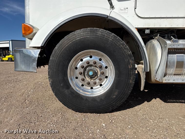 image for item DH1930 2011 Peterbilt 365 crane truck