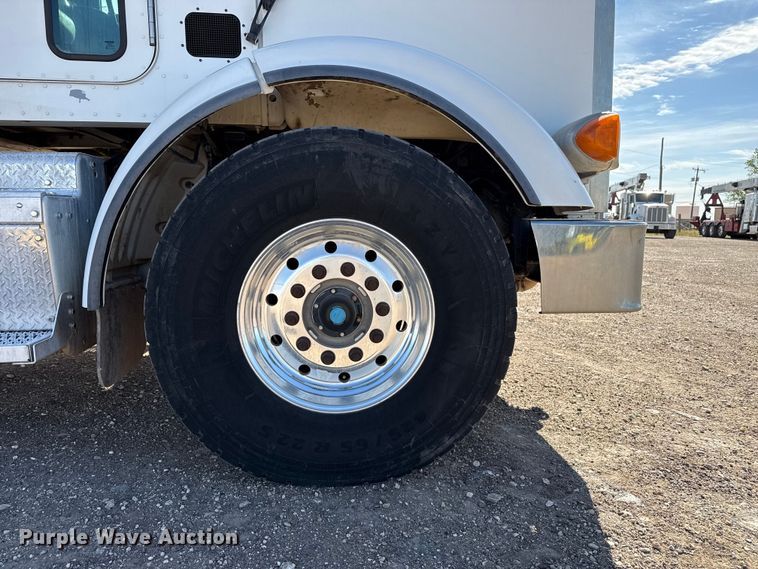 image for item DH1930 2011 Peterbilt 365 crane truck