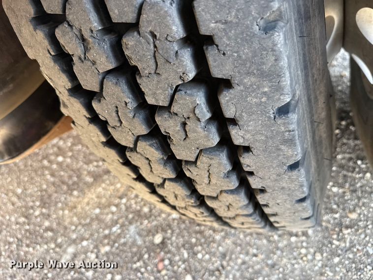 image for item DH1930 2011 Peterbilt 365 crane truck