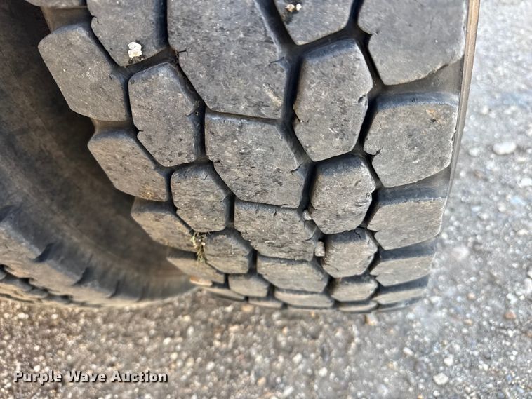 image for item DH1930 2011 Peterbilt 365 crane truck