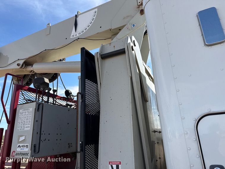 image for item DH1931 2015 Peterbilt 365 crane truck