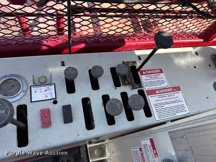 image for item DH1931 2015 Peterbilt 365 crane truck