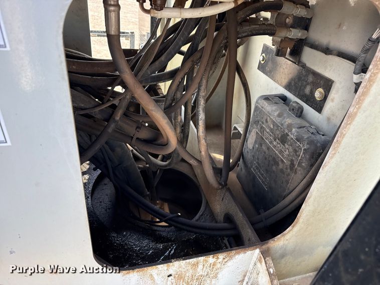 image for item DH1931 2015 Peterbilt 365 crane truck