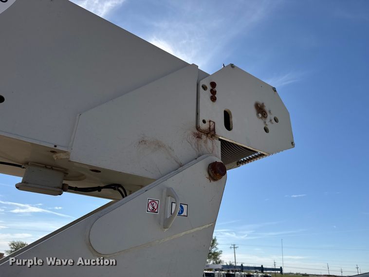 image for item DH1931 2015 Peterbilt 365 crane truck