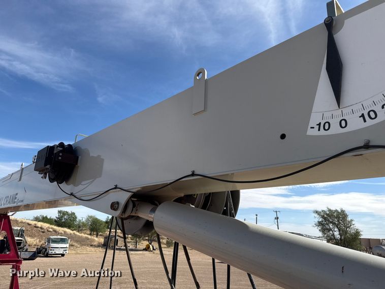 image for item DH1931 2015 Peterbilt 365 crane truck