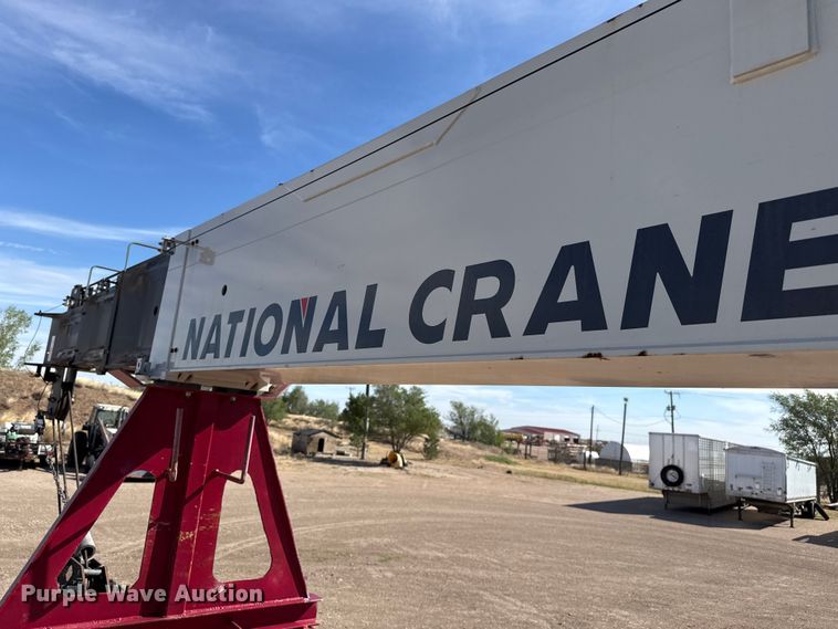 image for item DH1931 2015 Peterbilt 365 crane truck