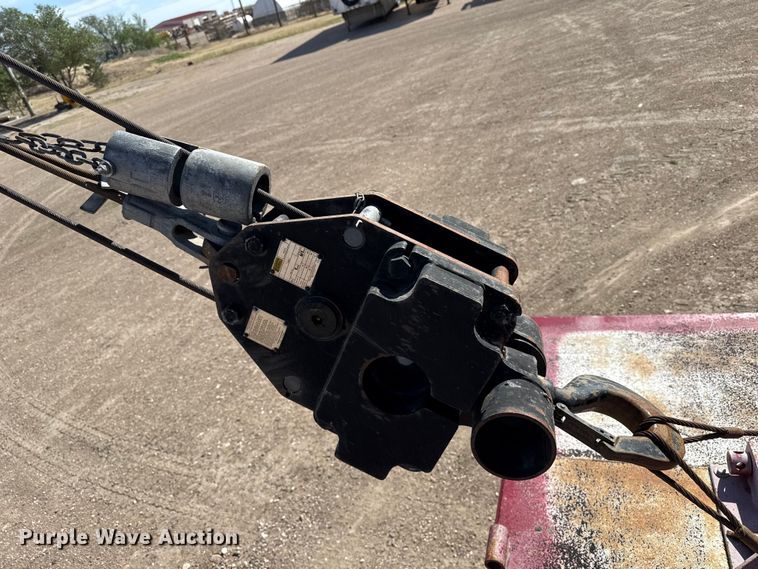 image for item DH1931 2015 Peterbilt 365 crane truck