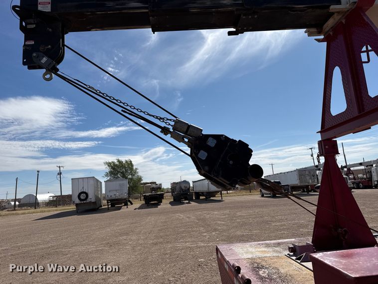 image for item DH1931 2015 Peterbilt 365 crane truck