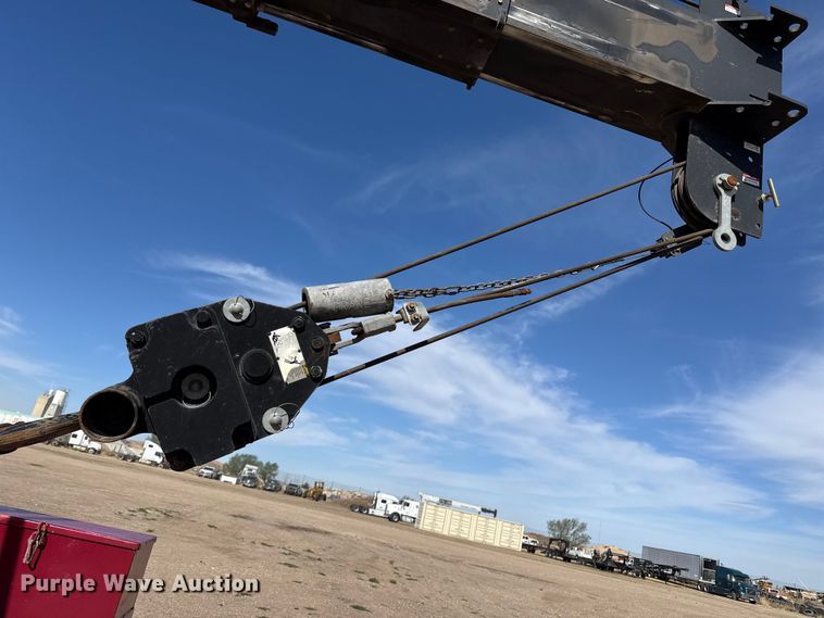 image for item DH1931 2015 Peterbilt 365 crane truck