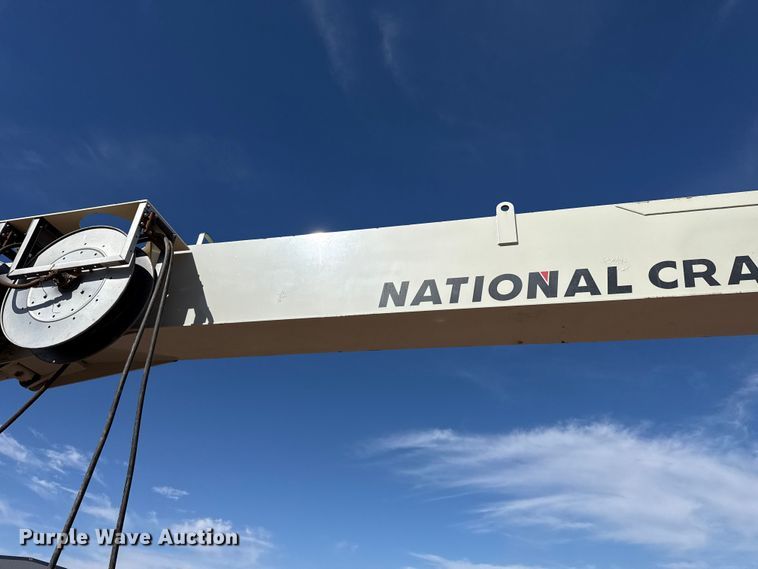 image for item DH1931 2015 Peterbilt 365 crane truck