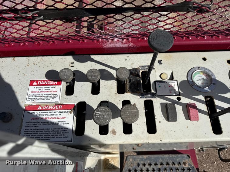 image for item DH1931 2015 Peterbilt 365 crane truck