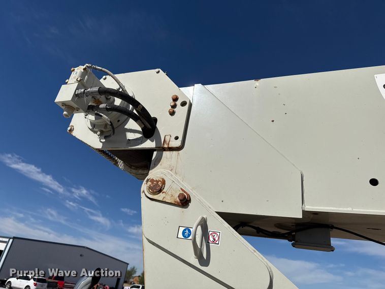 image for item DH1931 2015 Peterbilt 365 crane truck