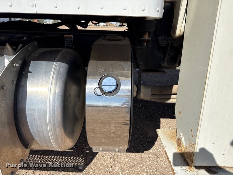 image for item DH1931 2015 Peterbilt 365 crane truck