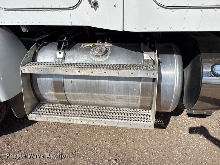 image for item DH1931 2015 Peterbilt 365 crane truck