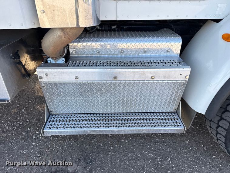 image for item DH1931 2015 Peterbilt 365 crane truck