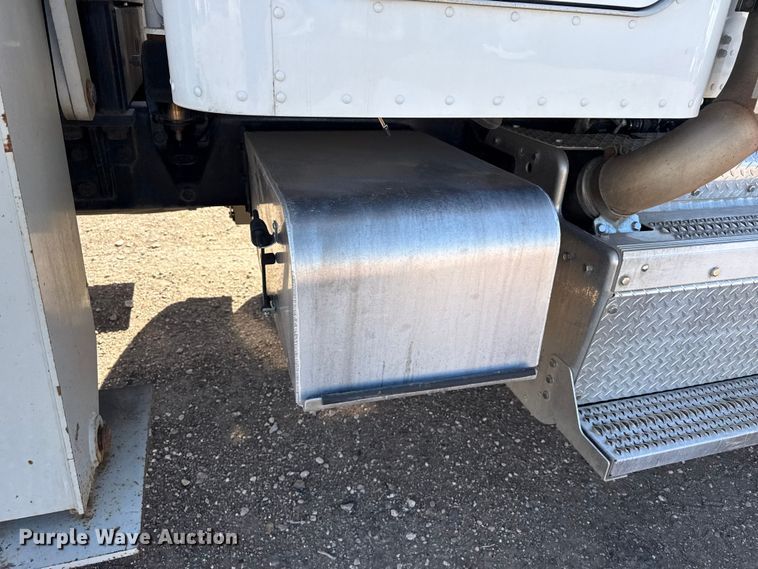 image for item DH1931 2015 Peterbilt 365 crane truck