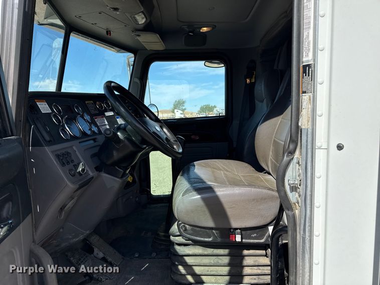 image for item DH1931 2015 Peterbilt 365 crane truck