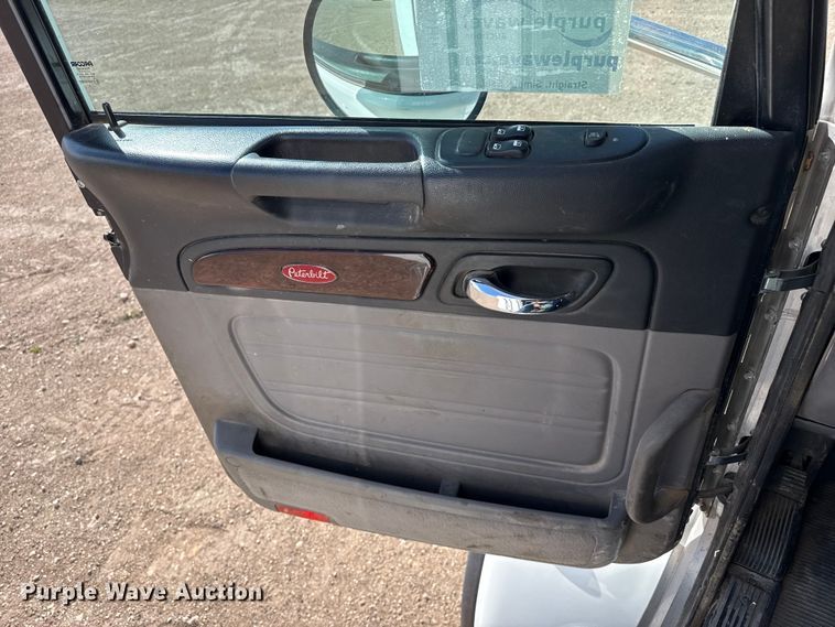 image for item DH1931 2015 Peterbilt 365 crane truck