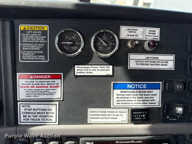 image for item DH1931 2015 Peterbilt 365 crane truck