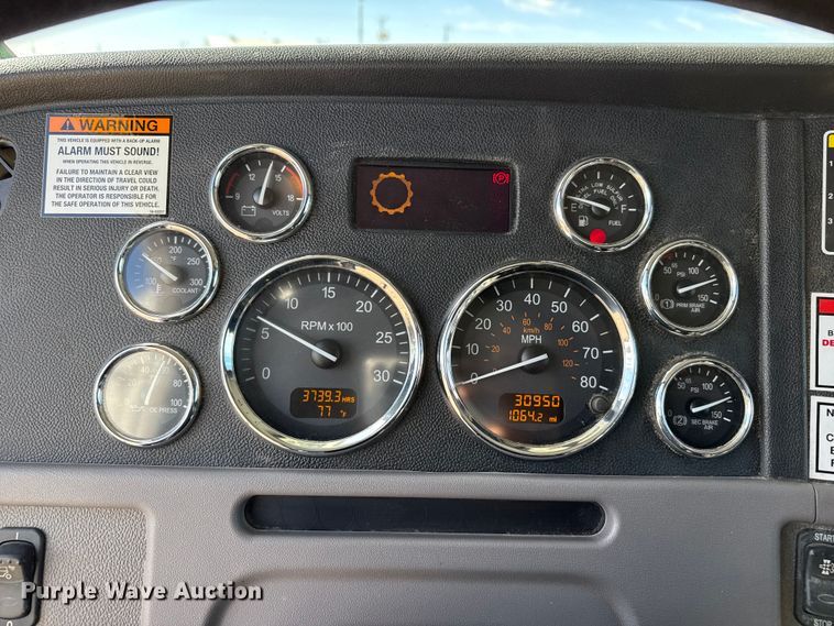 image for item DH1931 2015 Peterbilt 365 crane truck