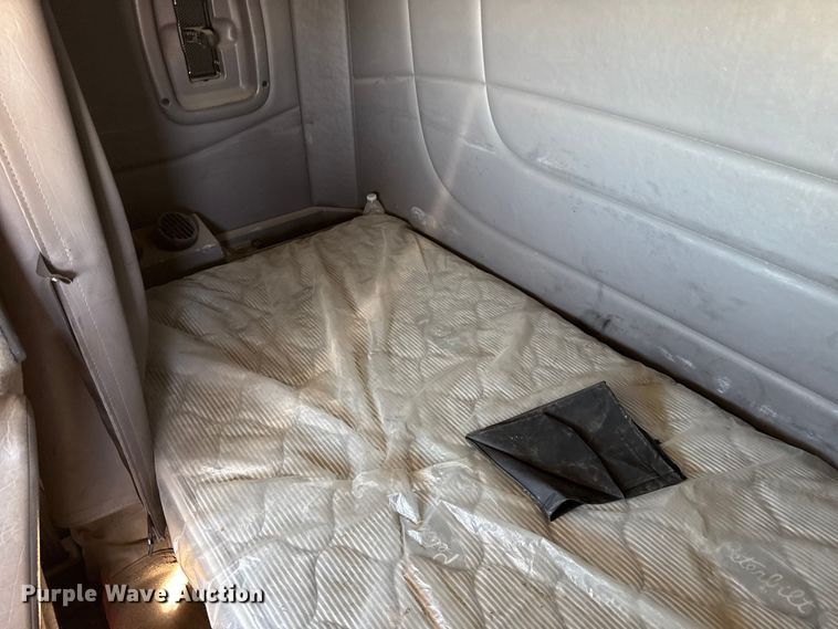 image for item DH1931 2015 Peterbilt 365 crane truck