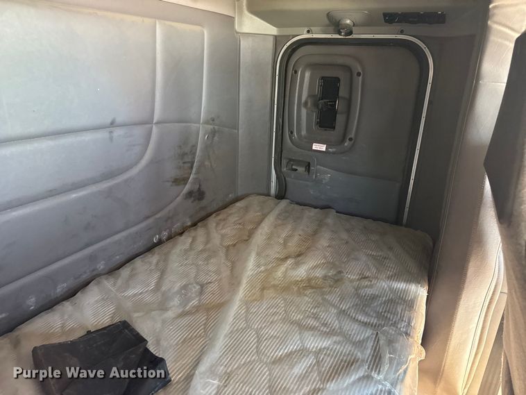 image for item DH1931 2015 Peterbilt 365 crane truck