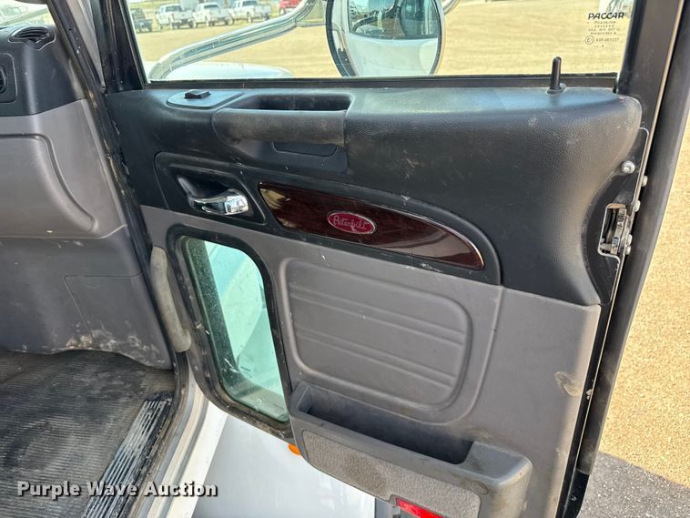 image for item DH1931 2015 Peterbilt 365 crane truck