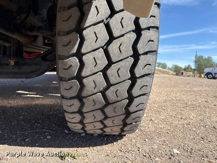 image for item DH1931 2015 Peterbilt 365 crane truck