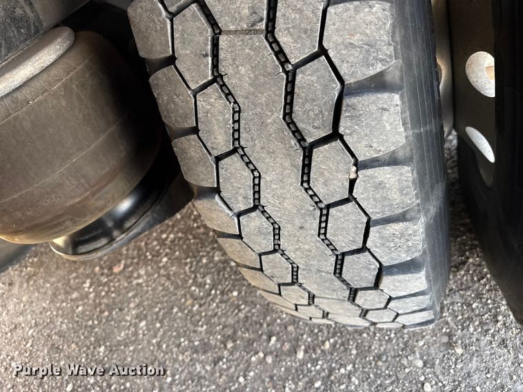 image for item DH1931 2015 Peterbilt 365 crane truck