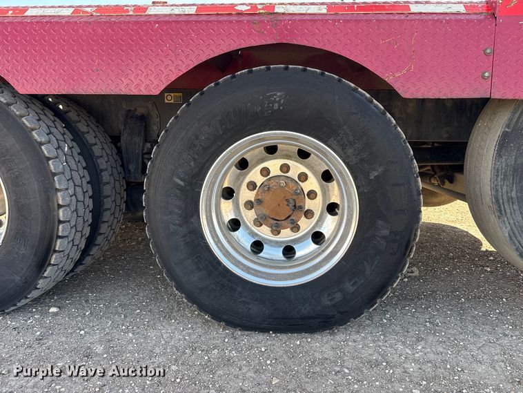 image for item DH1931 2015 Peterbilt 365 crane truck