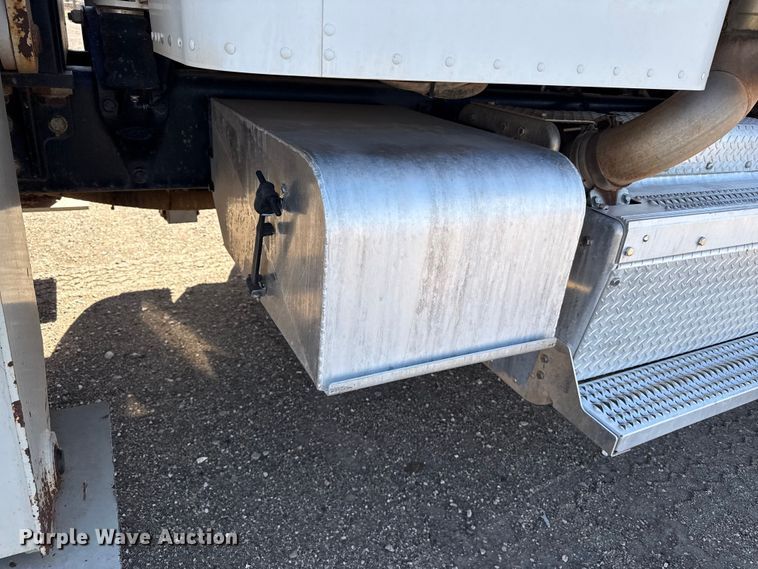 image for item DH1932 2013 Peterbilt 365 crane truck