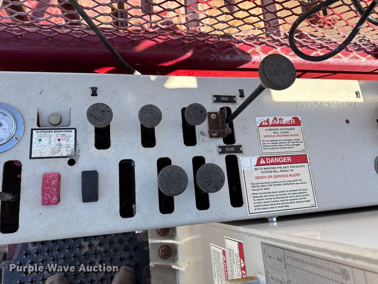 image for item DH1932 2013 Peterbilt 365 crane truck