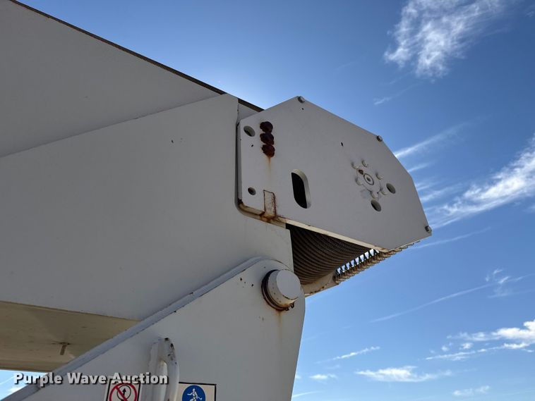 image for item DH1932 2013 Peterbilt 365 crane truck