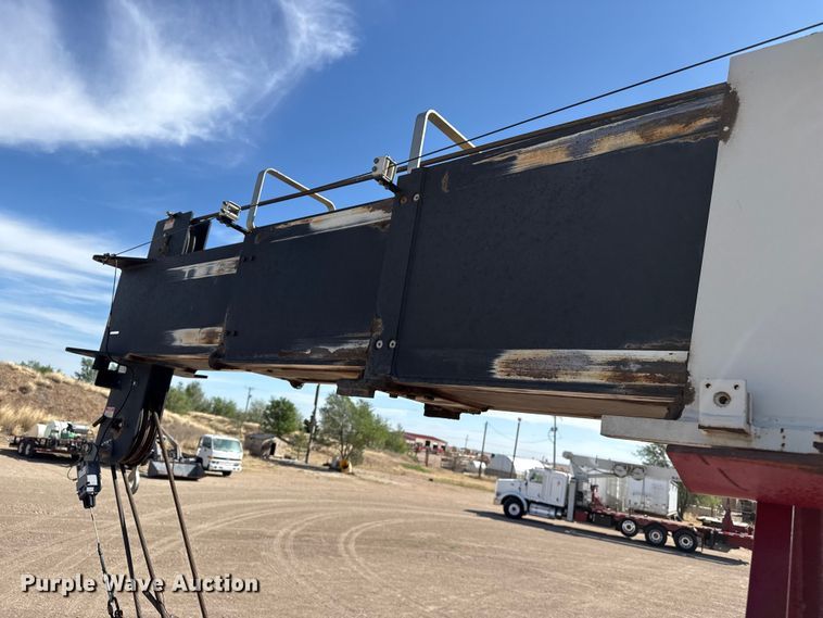 image for item DH1932 2013 Peterbilt 365 crane truck