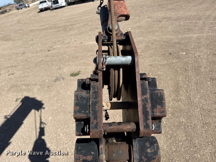 image for item DH1932 2013 Peterbilt 365 crane truck