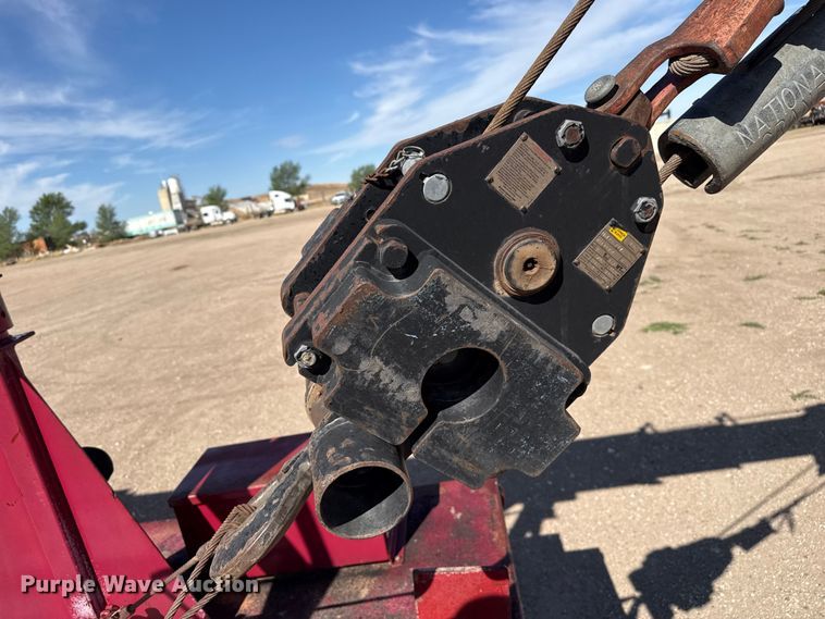 image for item DH1932 2013 Peterbilt 365 crane truck