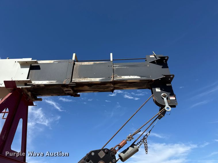 image for item DH1932 2013 Peterbilt 365 crane truck