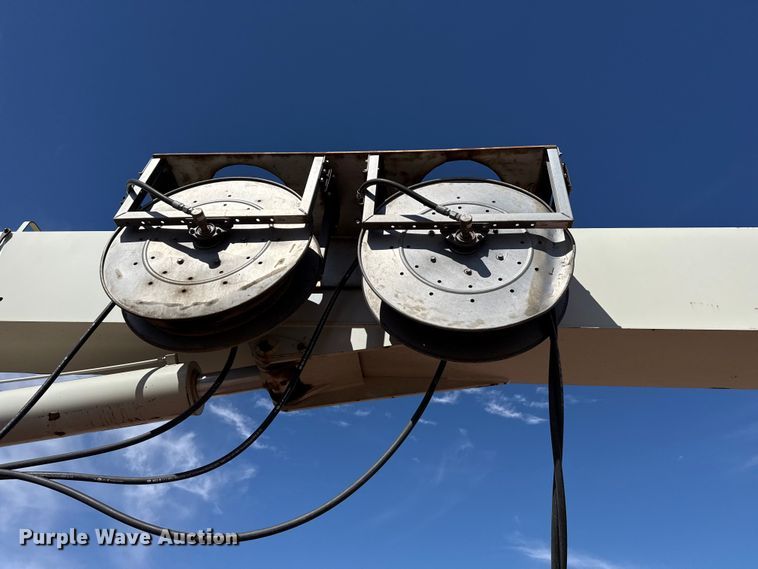 image for item DH1932 2013 Peterbilt 365 crane truck