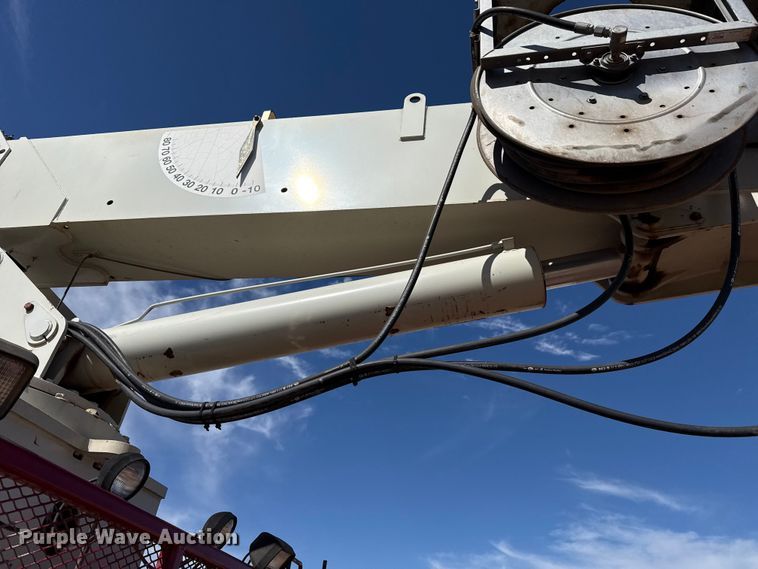 image for item DH1932 2013 Peterbilt 365 crane truck