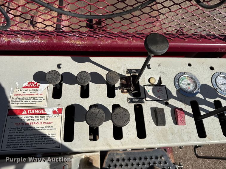 image for item DH1932 2013 Peterbilt 365 crane truck