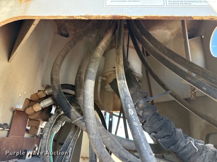 image for item DH1932 2013 Peterbilt 365 crane truck