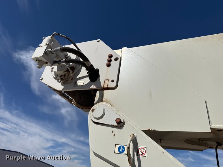 image for item DH1932 2013 Peterbilt 365 crane truck