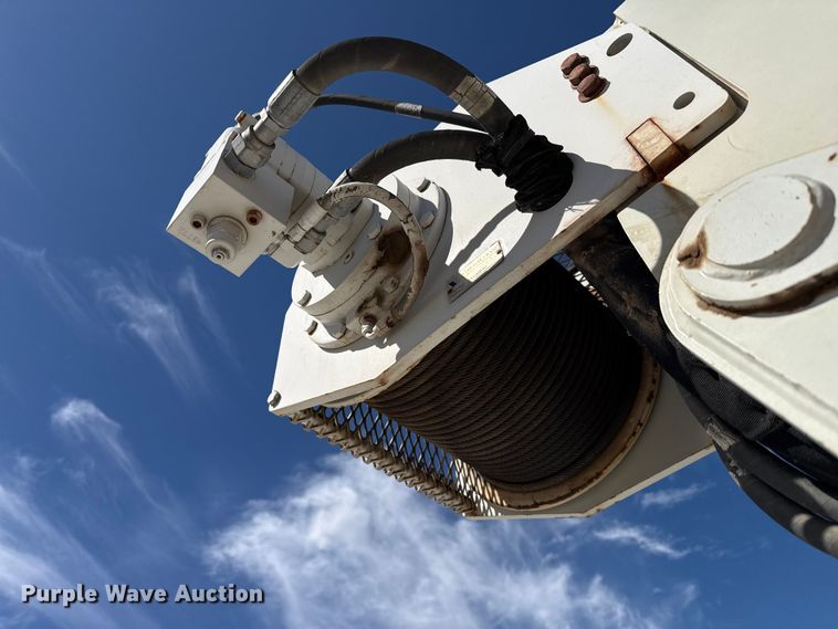 image for item DH1932 2013 Peterbilt 365 crane truck