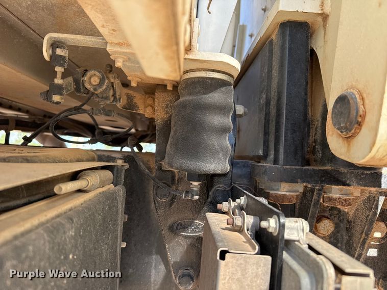 image for item DH1932 2013 Peterbilt 365 crane truck