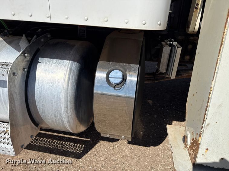 image for item DH1932 2013 Peterbilt 365 crane truck