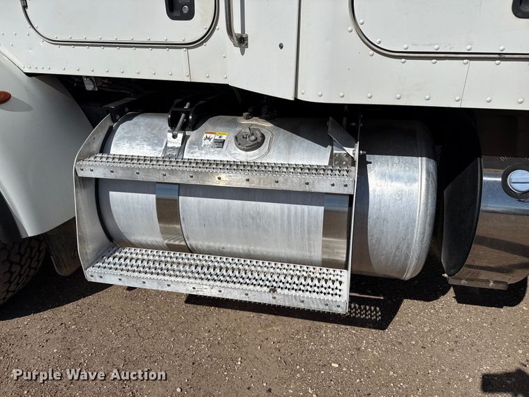 image for item DH1932 2013 Peterbilt 365 crane truck