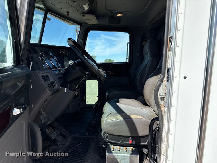 image for item DH1932 2013 Peterbilt 365 crane truck