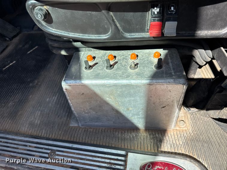 image for item DH1932 2013 Peterbilt 365 crane truck